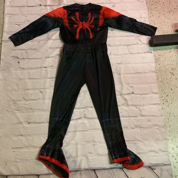 SPIDER-MAN COSTUME.  10-16 years old. - Picture 2 of 4
